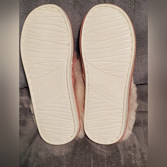 Women's Pink memory foam fur slippers - Picture 2 of 4